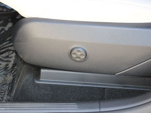 Used 2025 Mercedes-Benz GLC 300 image 37