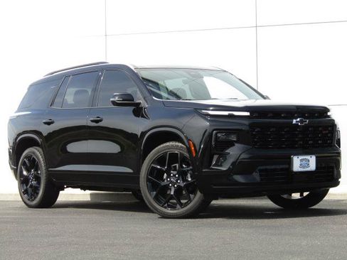 Used 2024 Chevrolet Traverse RS FWD image 1