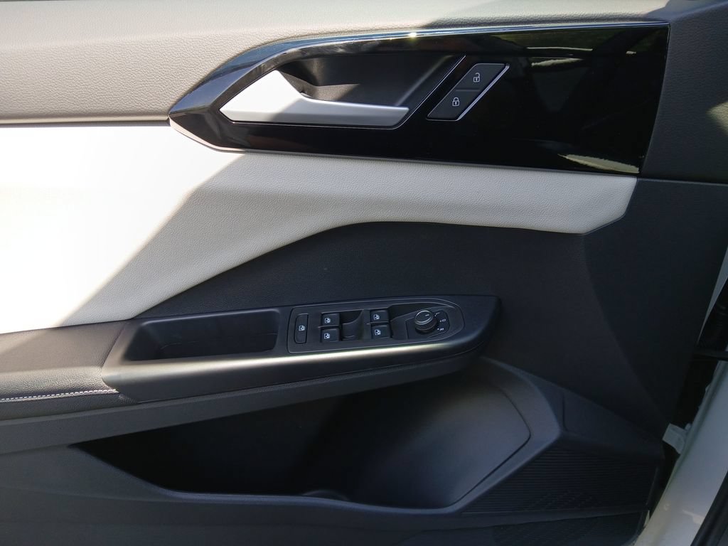 New 2026 Volkswagen Taos S FWD image 11