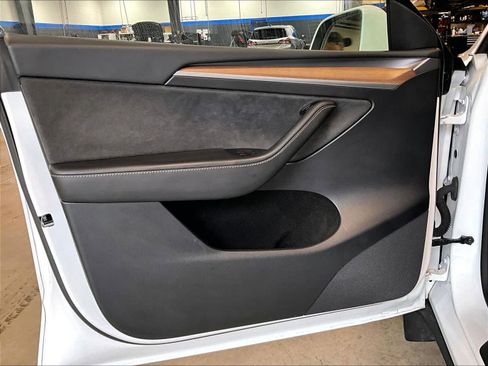 Used 2023 Tesla Model Y AWD image 9