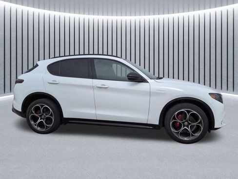 Used 2024 Alfa Romeo Stelvio Veloce image 2