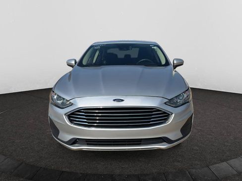 Used 2019 Ford Fusion SE FWD image 2