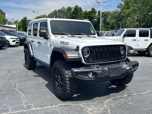 Used 2024 Jeep Wrangler Unlimited AWD/4WD image 2