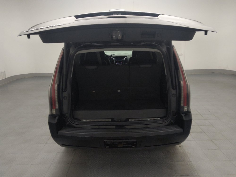 Used 2020 Cadillac Escalade Luxury RWD image 29