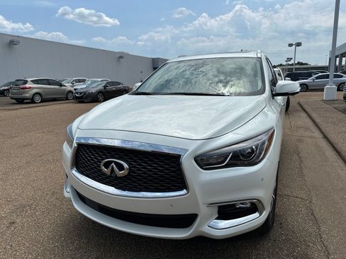 Used 2020 INFINITI QX60 Luxe w/ Essential Package FWD image 2