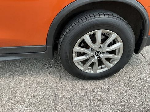 Used 2018 Nissan Rogue SV AWD/4WD image 11