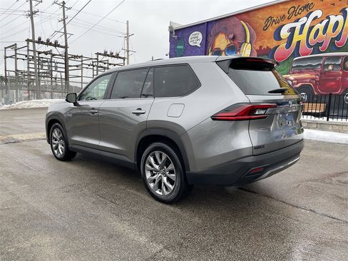 Used 2025 Toyota Grand Highlander FWD image 3