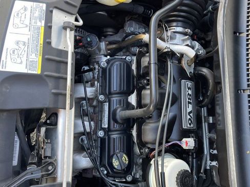 Used 2006 Dodge Grand Caravan SXT w/ Leather Interior Group FWD image 16