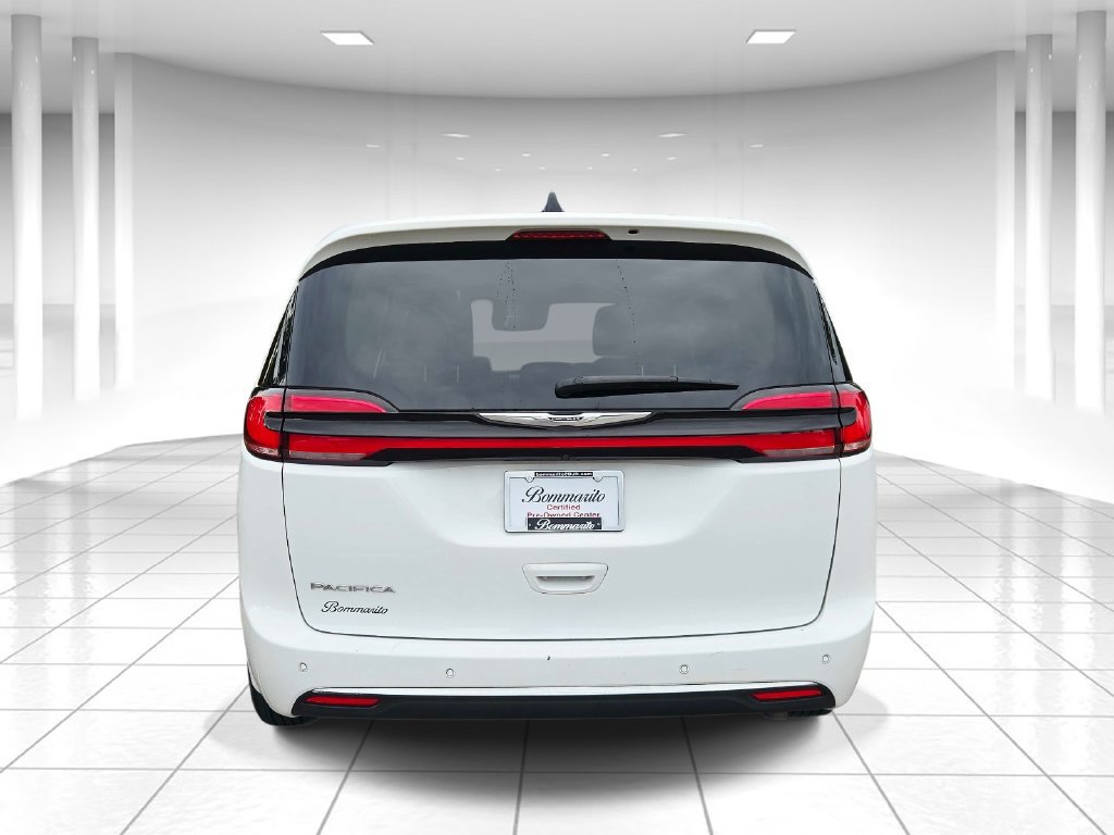 Certified 2024 Chrysler Pacifica Touring-L FWD image 4