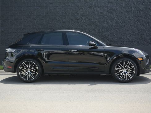 Certified 2026 Porsche Macan AWD/4WD image 10