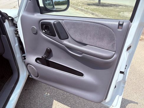Used 2000 Dodge Dakota Sport RWD image 38