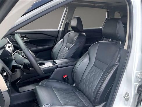 Used 2025 Nissan Rogue Platinum FWD image 23