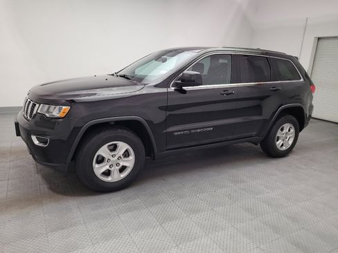 Used 2017 Jeep Grand Cherokee Laredo AWD/4WD image 2