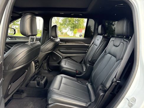 Used 2026 Jeep Grand Cherokee L Limited AWD/4WD image 14