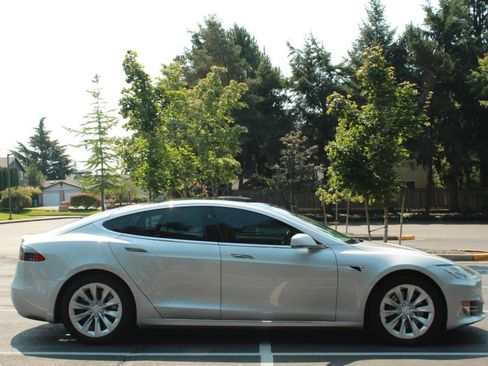 Used 2018 Tesla Model S 75D AWD/4WD image 8