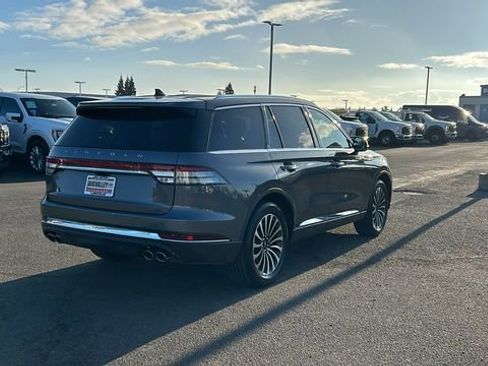 Used 2023 Lincoln Aviator Reserve w/ Equipment Group 201A image 3