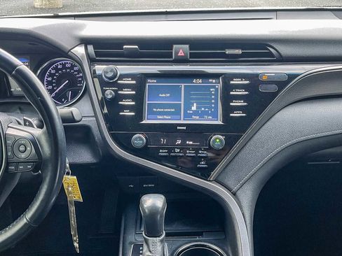 Used 2020 Toyota Camry SE image 12