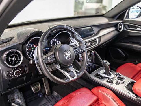 Used 2022 Alfa Romeo Stelvio Veloce AWD/4WD image 21