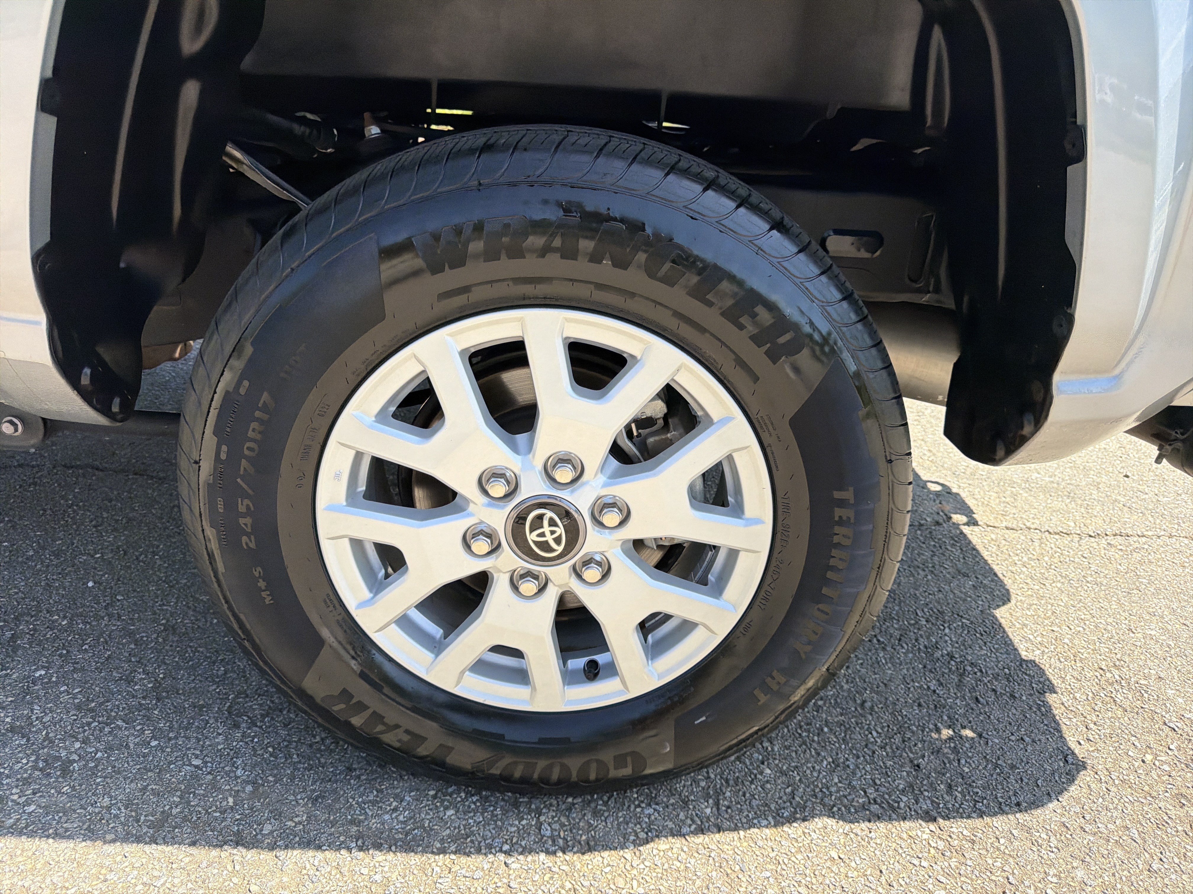 Used 2024 Toyota Tacoma SR5 AWD/4WD image 19