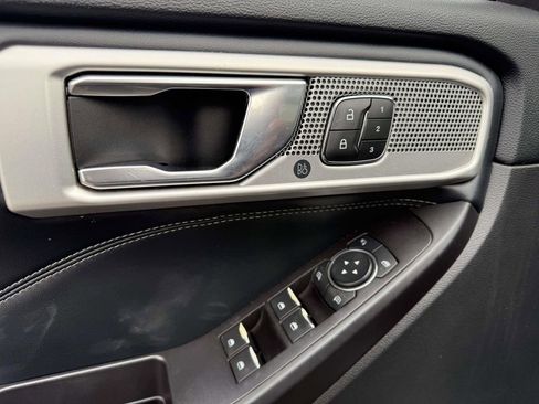 Used 2020 Ford Explorer Limited image 13