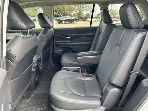 Certified 2024 Toyota Grand Highlander Platinum image 30