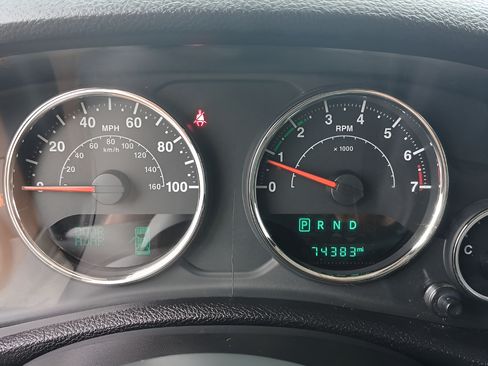 Used 2016 Jeep Wrangler Unlimited Sahara w/ Connectivity Group AWD/4WD image 15