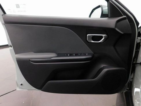 Used 2025 Kia K4 LXS image 24