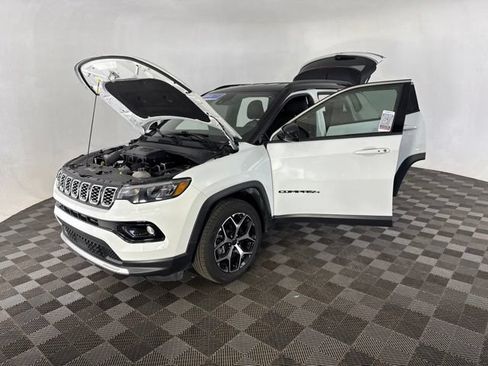 Used 2025 Jeep Compass Limited AWD/4WD image 13