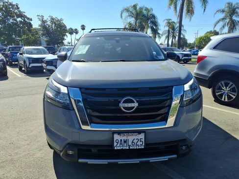 Used 2022 Nissan Pathfinder SL FWD image 3