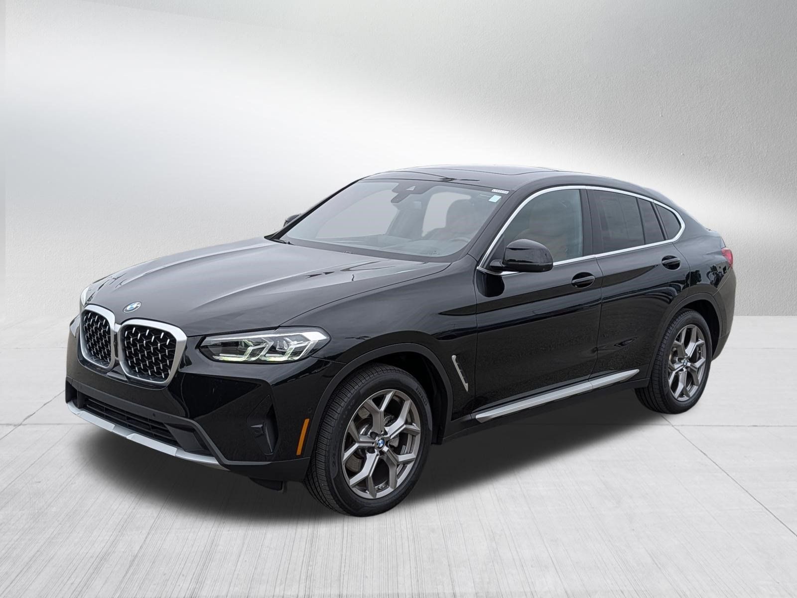 Used 2024 BMW X4 xDrive30i w/ Premium Package AWD/4WD image 3