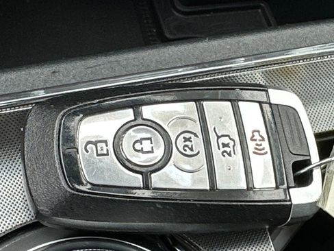 Used 2024 Ford Edge Titanium image 34