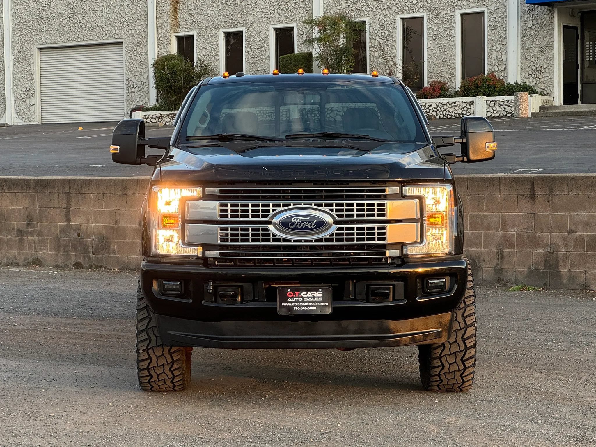 Used 2017 Ford F350 Lariat AWD/4WD image 10
