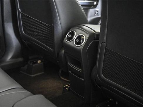 Used 2020 Mercedes-Benz GLB 250 4MATIC image 19