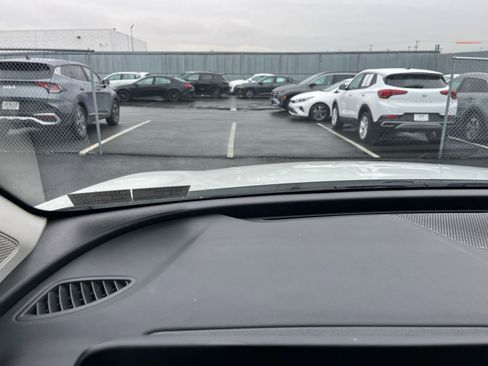 Used 2025 Kia Sportage LX image 33