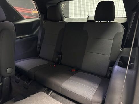 Used 2023 Chevrolet Traverse LT FWD image 13
