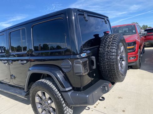 Used 2018 Jeep Wrangler Unlimited Sahara image 8