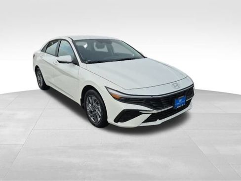 New 2026 Hyundai Elantra Hybrid FWD image 3