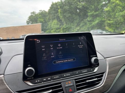 Used 2025 Nissan Altima 2.5 SV FWD image 21