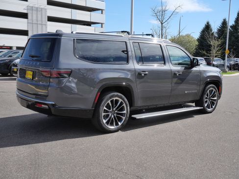 Used 2023 Jeep Wagoneer L Series III w/ Premium Group I AWD/4WD image 7