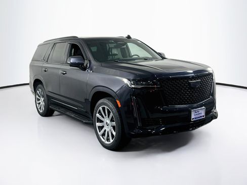 Used 2022 Cadillac Escalade Luxury w/ LPO, Illumination Package AWD/4WD image 3