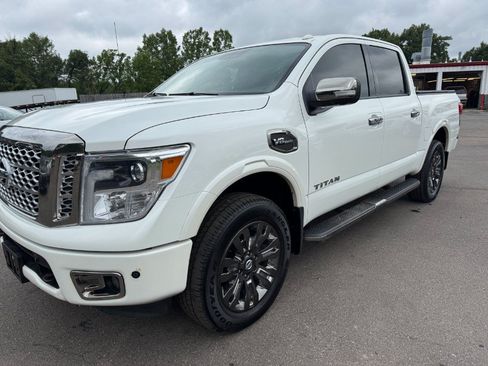 Used 2017 Nissan Titan Platinum Reserve AWD/4WD image 9