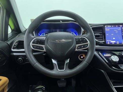 Used 2023 Chrysler Pacifica Pinnacle FWD image 20