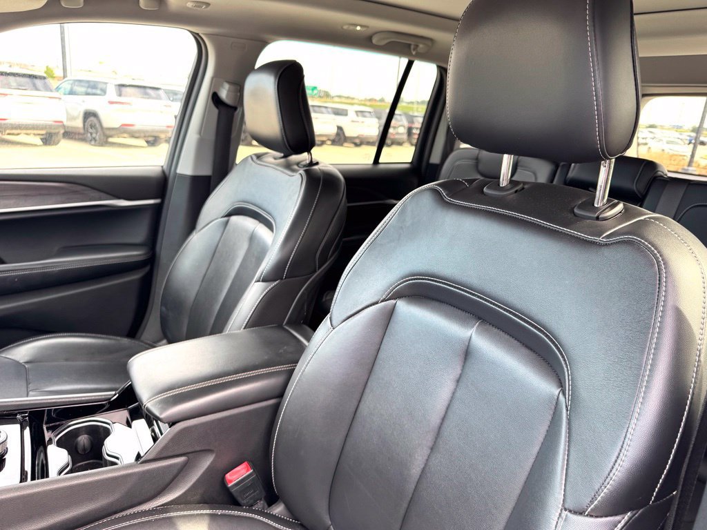 Used 2022 Jeep Grand Cherokee Limited AWD/4WD image 12