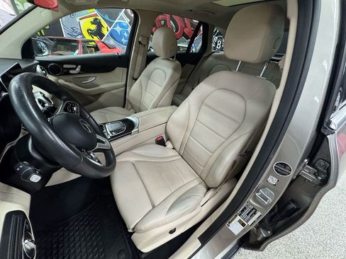 Used 2021 Mercedes-Benz GLC 300 4MATIC image 11