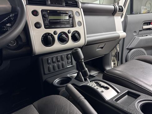 Used 2010 Toyota FJ Cruiser Sport Utility 2D image 11