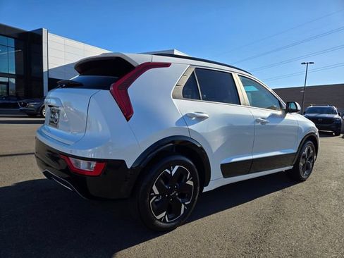 Used 2023 Kia Niro Wind w/ Wind Preserve Package FWD image 6