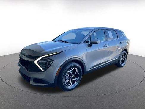 Used 2025 Kia Sportage LX image 4