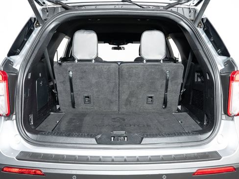 Used 2020 Ford Explorer XLT w/ Equipment Group 202A image 21