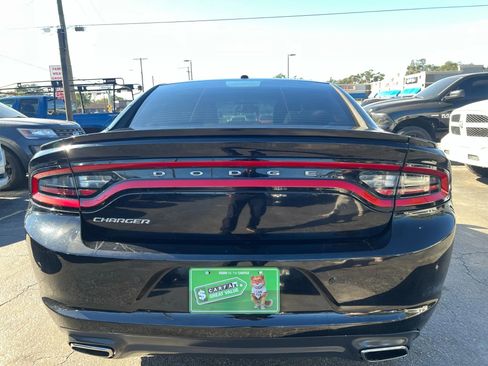 Used 2015 Dodge Charger SE w/ Sport Appearance Group image 6