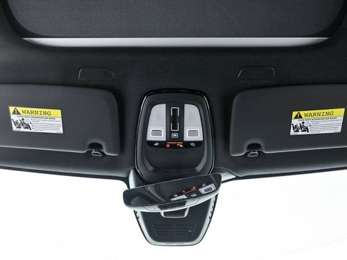 Certified 2025 Volvo XC40 B5 Plus AWD/4WD image 19
